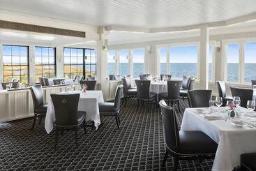 هتل Cape Arundel Inn Club House