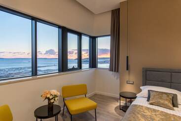 هتل Seascape Luxury Rooms