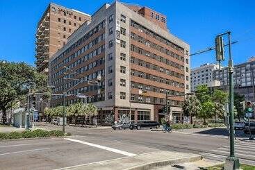 Ideal Condo A Short Ride Away From French Quarter