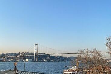 Kuzguncuk Bosphorus