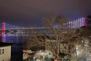 Kuzguncuk Bosphorus