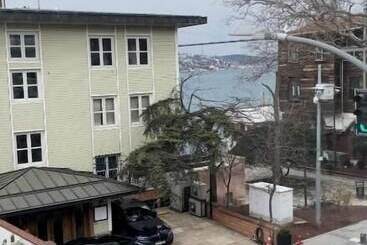 Kuzguncuk Bosphorus