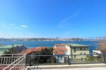 Kuzguncuk Bosphorus