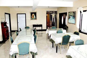 استراحتگاه Starlight Chalet