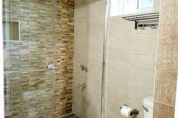 استراحتگاه Starlight Chalet