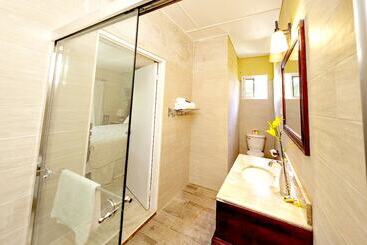 استراحتگاه Starlight Chalet