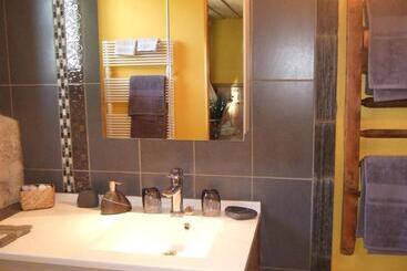 تختخواب و صبحانه Les Chambres De Pontfol   Chambres D Hôtes   Guest House