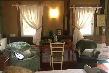 تختخواب و صبحانه Les Chambres De Pontfol   Chambres D Hôtes   Guest House