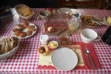 تختخواب و صبحانه Les Chambres De Pontfol   Chambres D Hôtes   Guest House