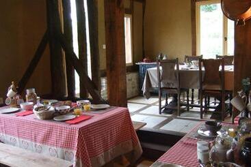 تختخواب و صبحانه Les Chambres De Pontfol Chambres D Hôtes Guest House