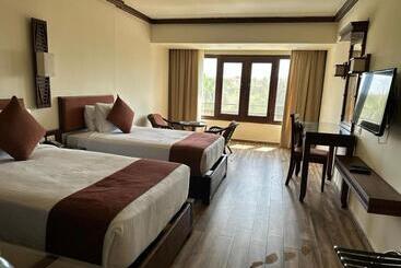 Africana Hotel & Spa