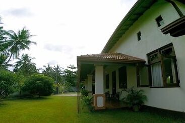 هتل Airport Villa