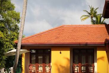 هتل Airport Villa
