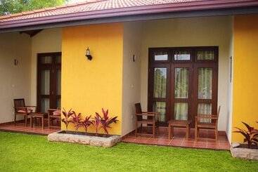 هتل Airport Villa