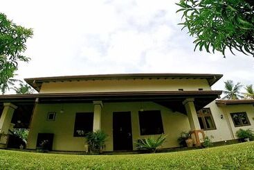 هتل Airport Villa