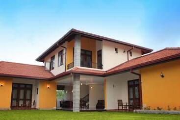 هتل Airport Villa