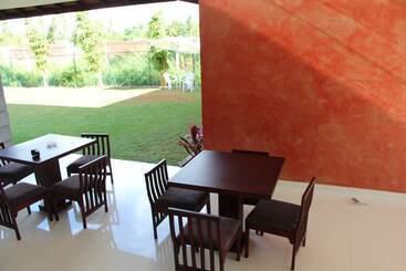 هتل Airport Villa