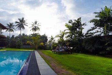 هتل Airport Villa