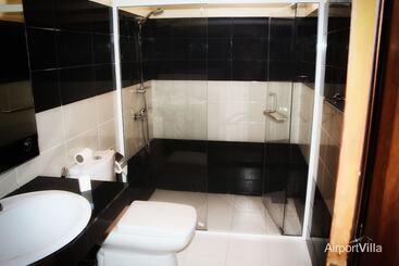 هتل Airport Villa