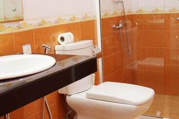 هتل Airport Villa