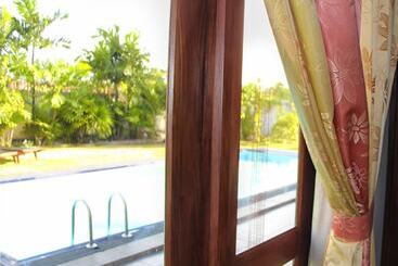 هتل Airport Villa