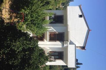 هتل Alekos Rooms And Apartments