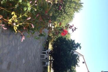 هتل Alekos Rooms And Apartments