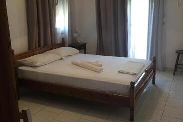 هتل Alekos Rooms And Apartments