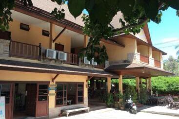 هتل Asia Divers Resort