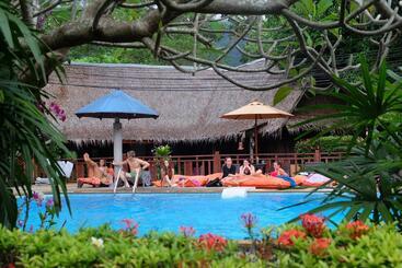 هتل Asia Divers Resort