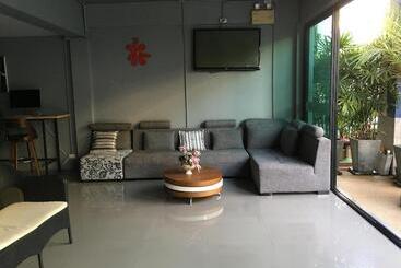 هتل Chalong Sea Breeze