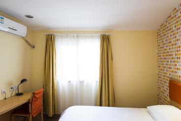 هتل Home Inn Huanghe Road