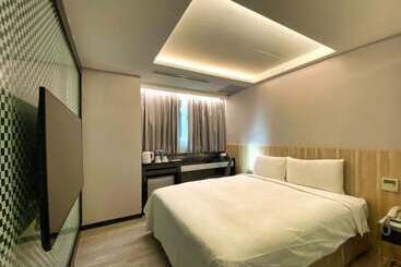 Hub Hotel Ximen Inn