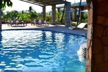 هتل Lake Safari Lodge