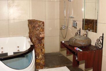 هتل Lake Safari Lodge