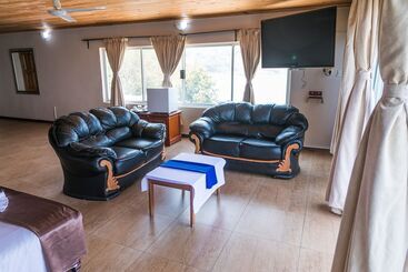 هتل Lake Safari Lodge