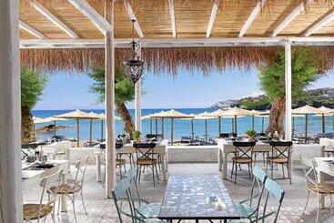 هتل Out Of The Blue Resort & Spa