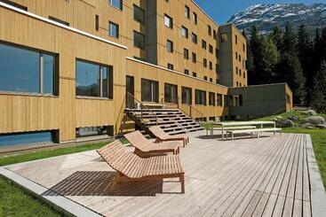 בית מלון כפרי St. Moritz Youth Hostel