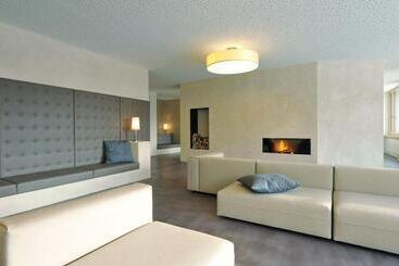 בית מלון כפרי St. Moritz Youth Hostel