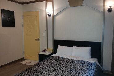 Island Motel
