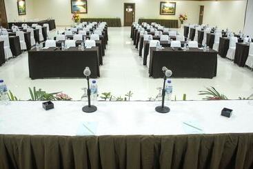 La Prima Hotel Flores