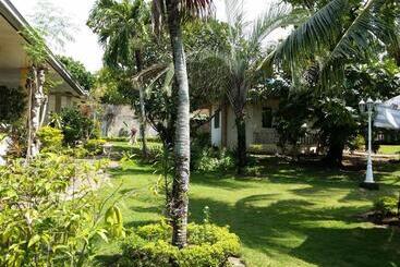 پانسیون Lapu Lapu Cottages & Restaurant