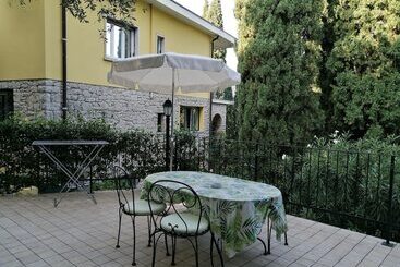Residence Gardasee Apartments With Lake View