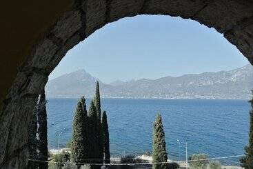 Residence Gardasee Apartments With Lake View