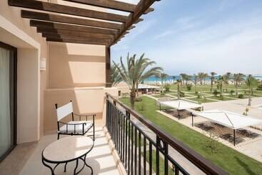 Resort Jaz Oriental, Almaza Bay