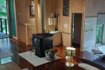 一軒屋 Treetops Montville