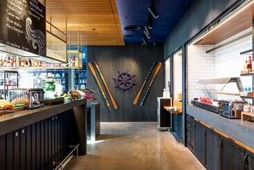 هتل Moxy Plymouth