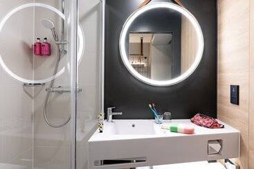 هتل Moxy Plymouth