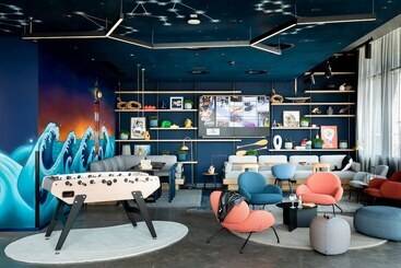 هتل Moxy Plymouth