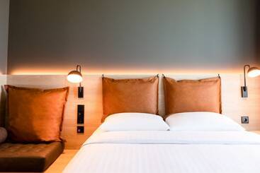 هتل Moxy Plymouth